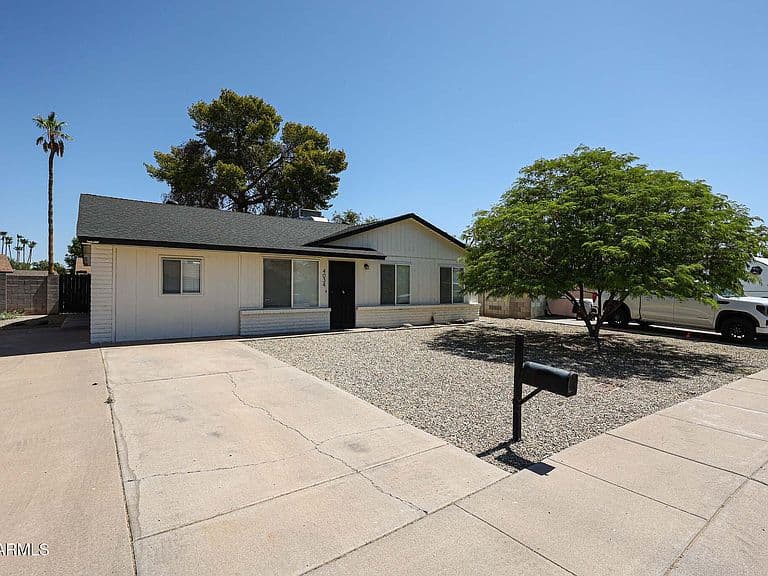4034 E WINDROSE Drive photo 3