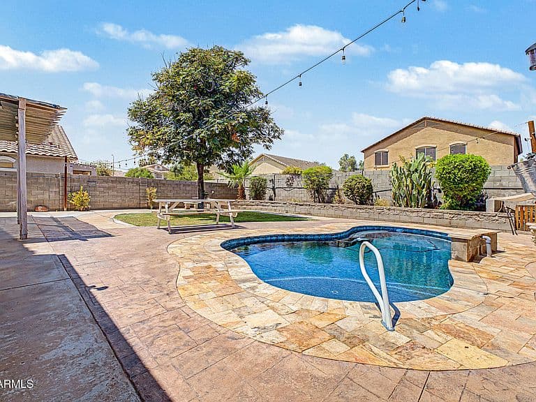 7038 W BEVERLY Road W photo 1