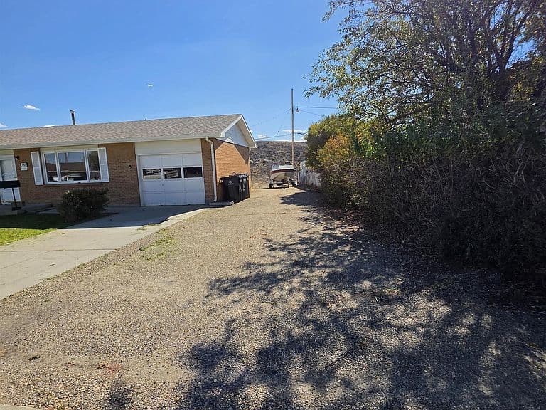 1563 Frontier Dr photo 5