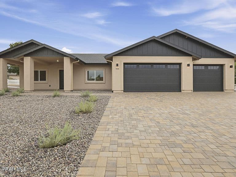 934 Aubrey Ln photo 1