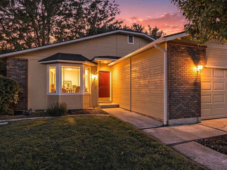 1873 N Tammy Pl photo 1