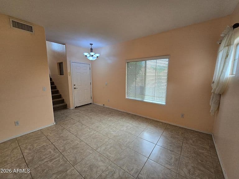 923 E SAVANNAH Drive photo 5