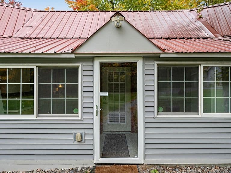 2088 Town Line Road photo 3