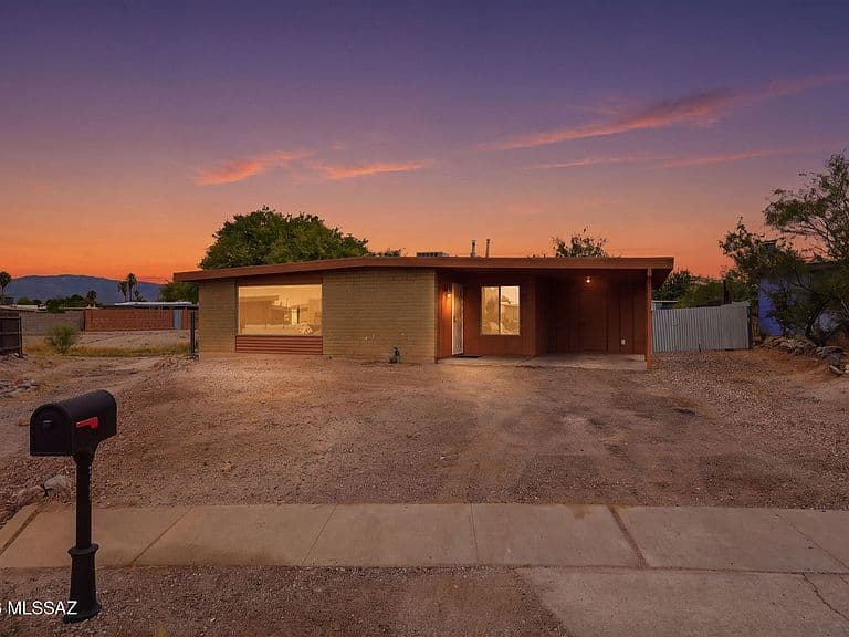 2469 S Kevin Dr photo 1