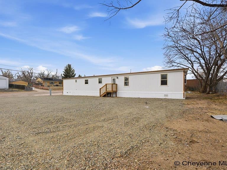 402 Williams St photo 2