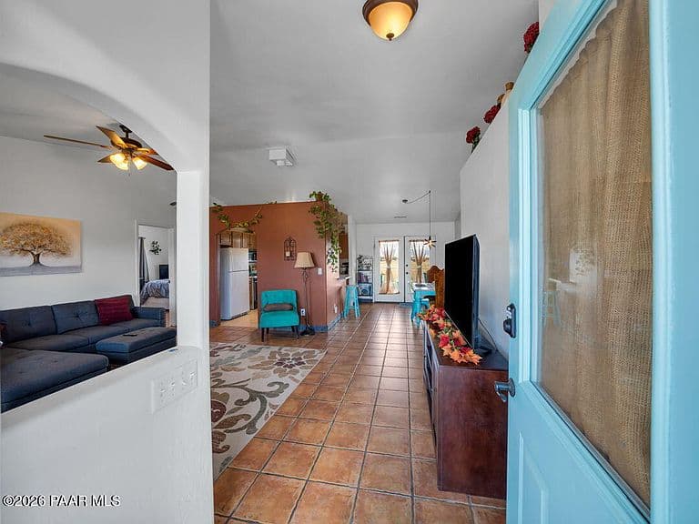 647 Johnson Ln photo 3