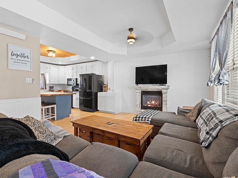 204 Park Ave photo 3