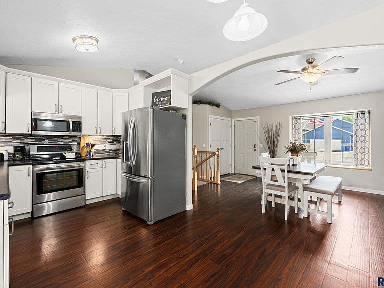 940 E Ryan Dr photo 4