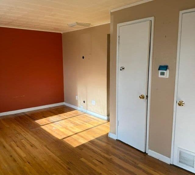 343 Hynds Ave photo 2