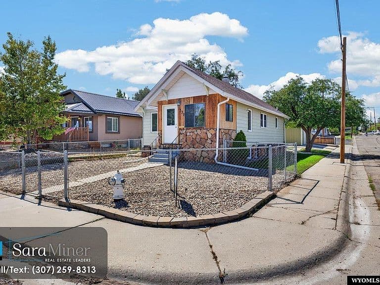 1330 S Jackson St photo 2