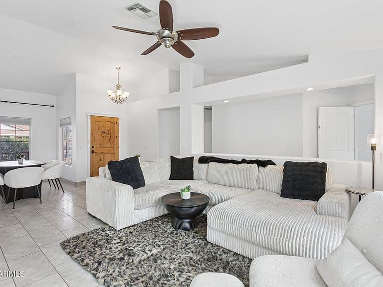 901 W Juanita Ave photo 1