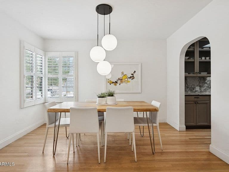 77 W Windsor Ave photo 3