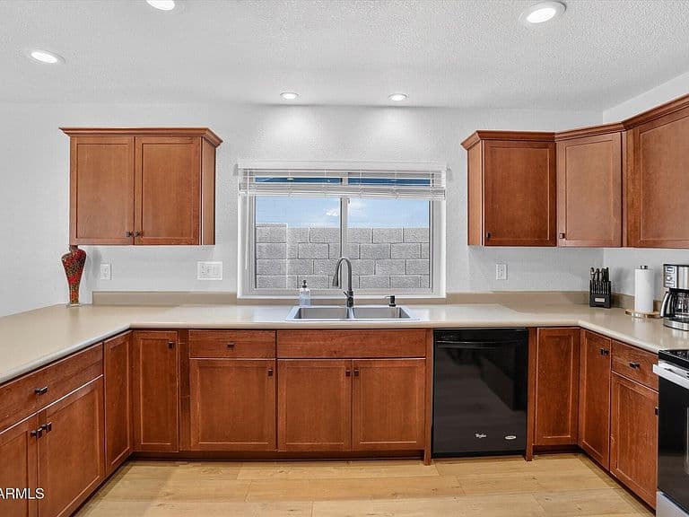 10614 N 65TH Avenue photo 5