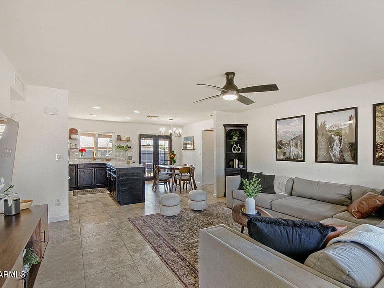 2241 W MICHELLE Drive photo 3