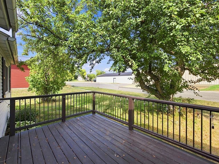 325 3rd Ave W photo 4