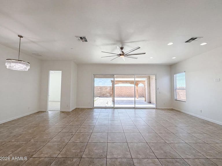 2528 N COMISKEY Drive photo 3