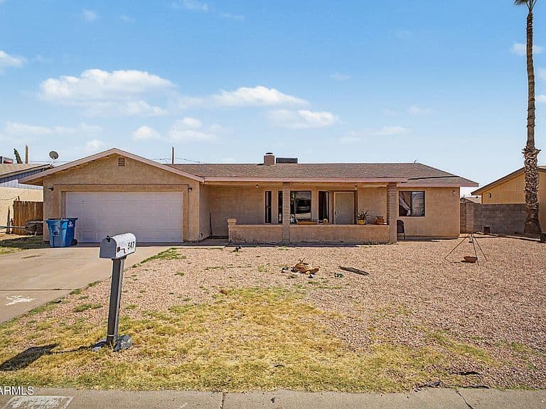 547 E QUAIL Avenue photo 2