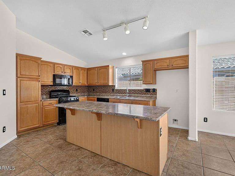 2877 E CRESCENT Way photo 5