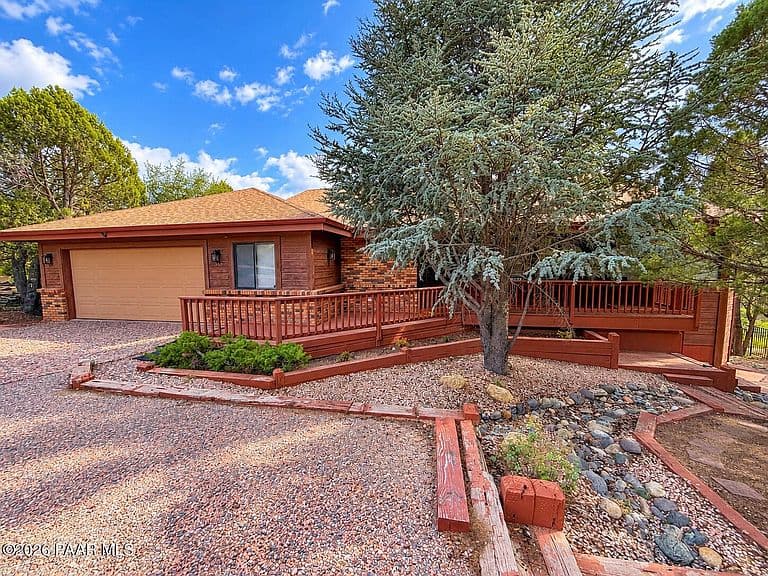 245 Crestwood E photo 1