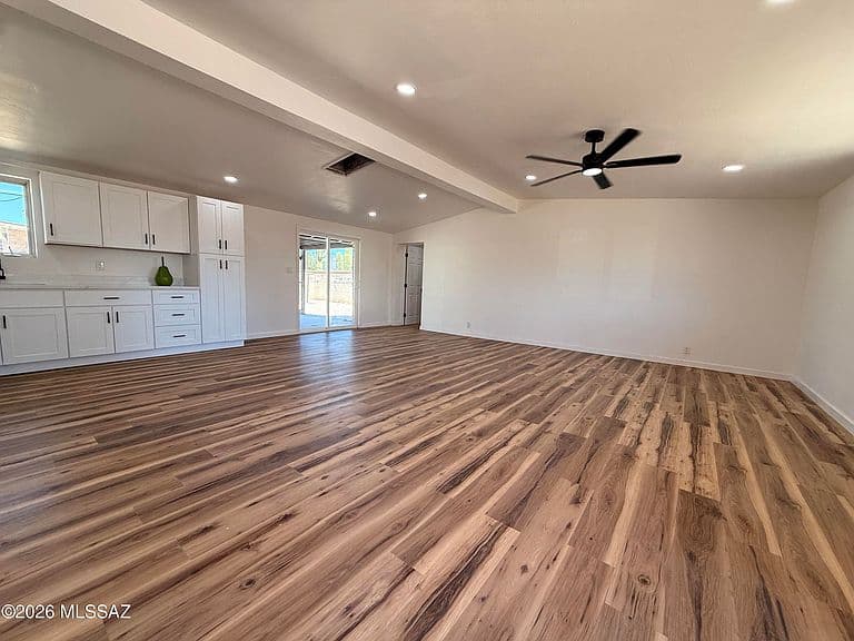 1824 W Lester St photo 4