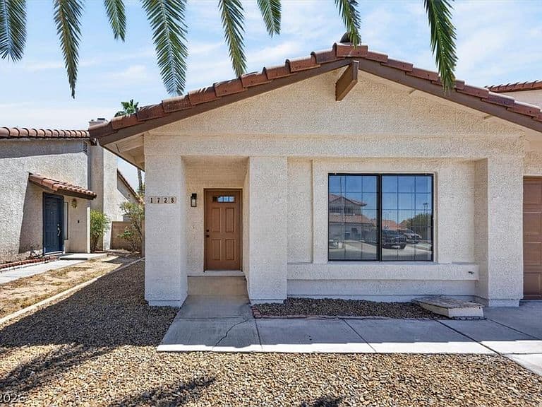 1728 Duarte Dr photo 4