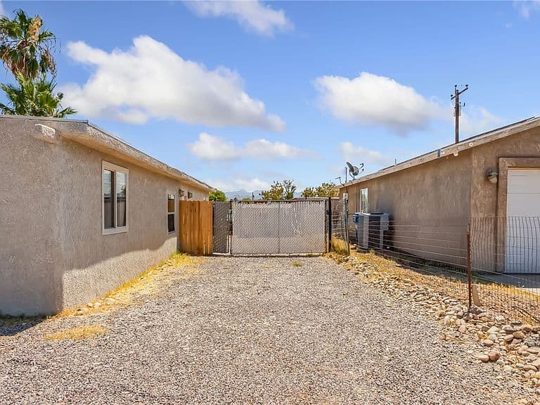 1800 Granada Dr photo 2