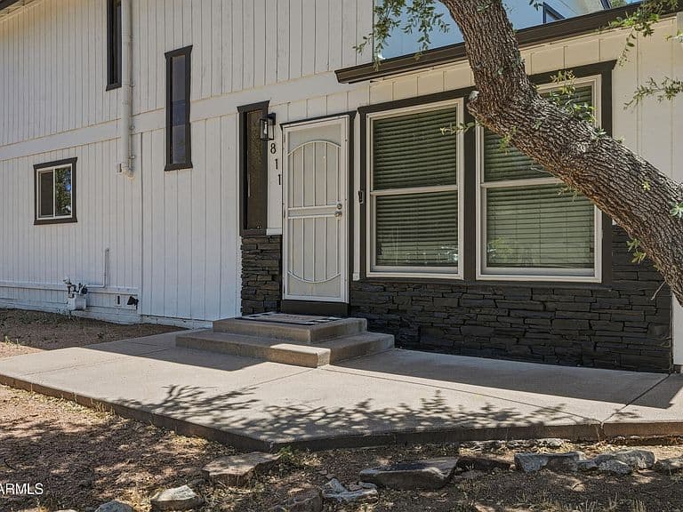 811 E LONE PINE Circle photo 4