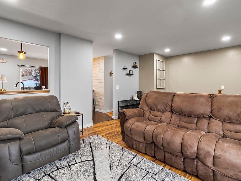204 N Steven St photo 4