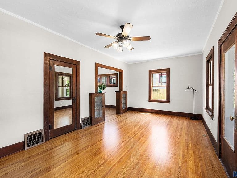 1112 W 8th St photo 3