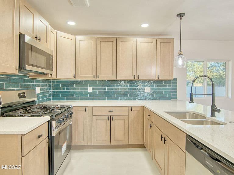 2303 E Beverly Dr photo 5