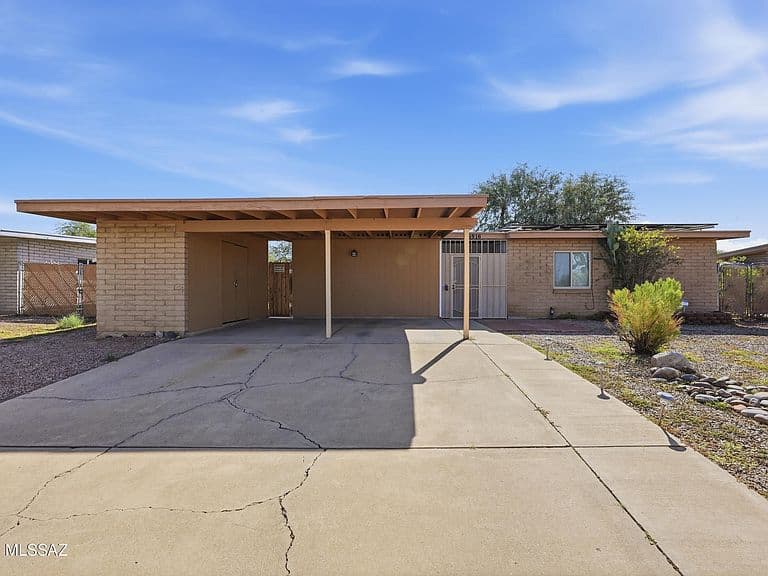 6916 N Galaxy Pl photo 1