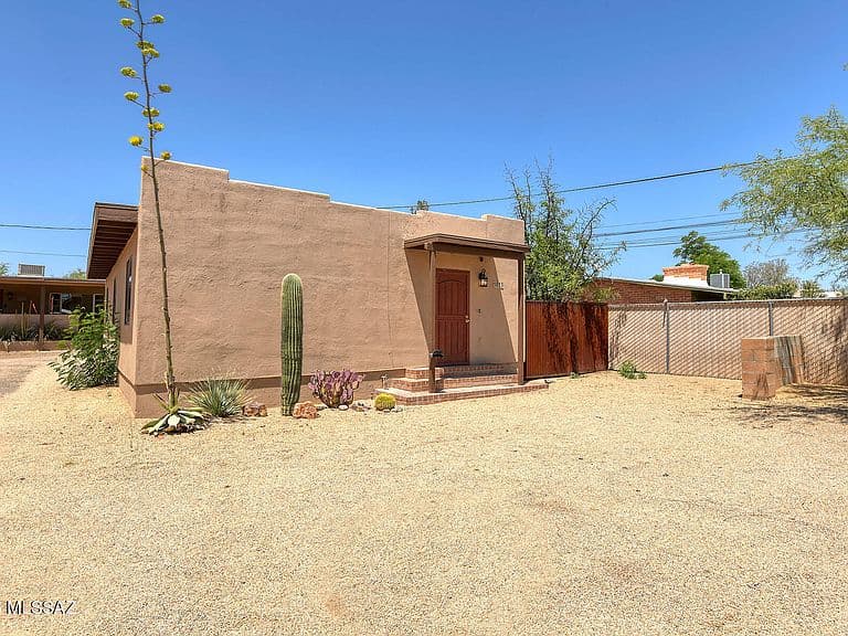 1013 E Halcyon Rd photo 1