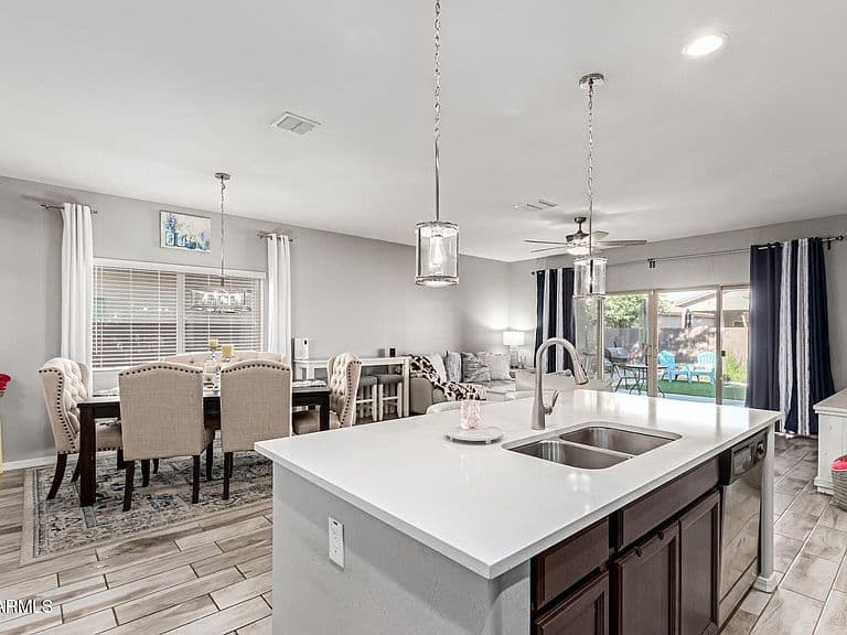 346 W Lyle Ave photo 1