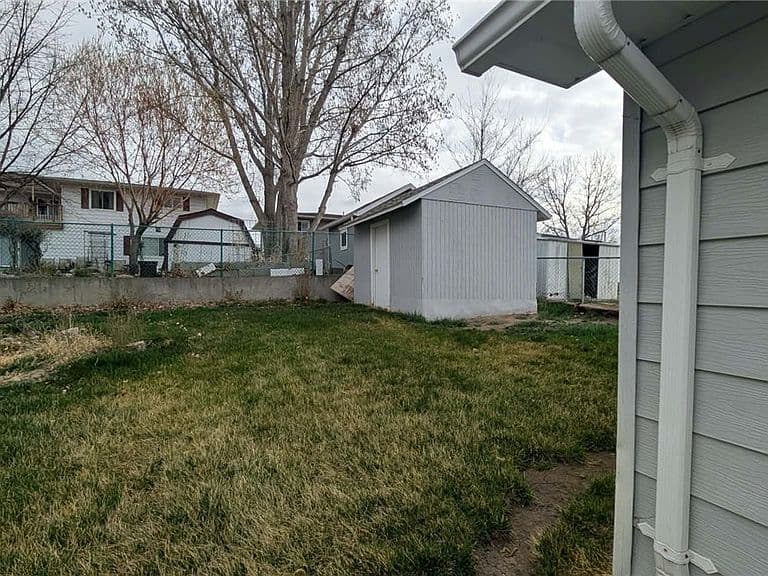 131 Maple Ave photo 5