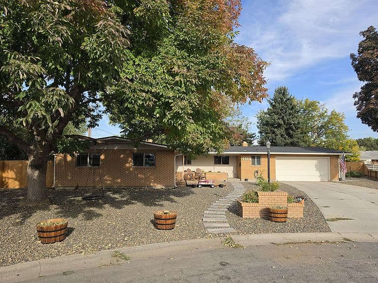 6322 W Colonial Cir photo 1