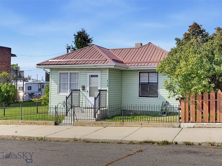 713 Placer St photo 2