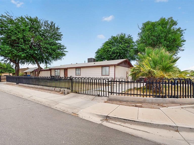 349 W Joshua St photo 2