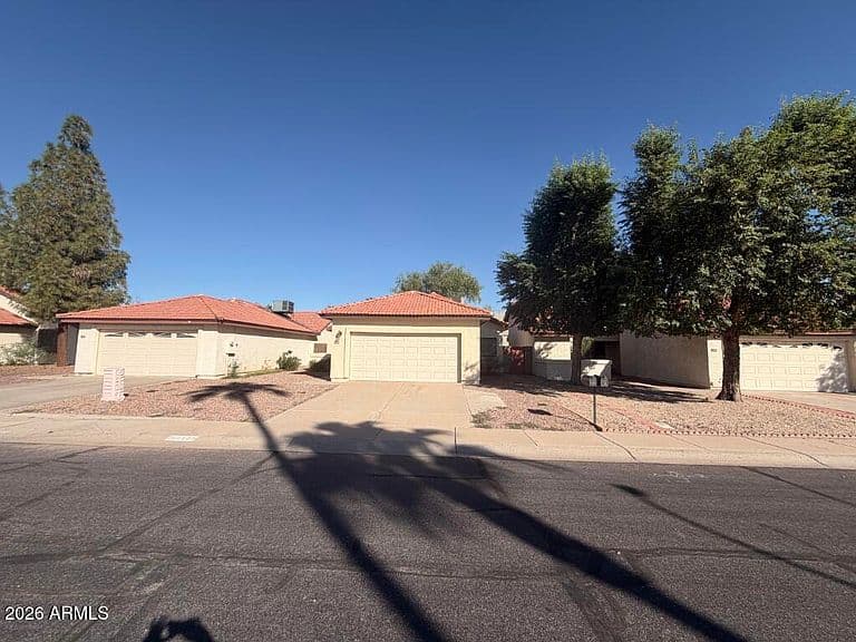 1105 N WILLOW Street photo 1