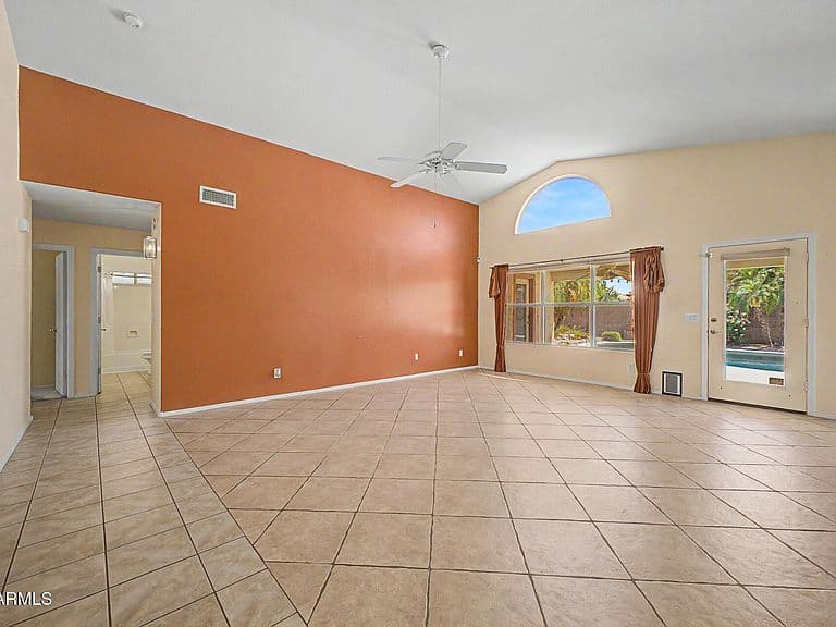9729 W BURNETT Road photo 4