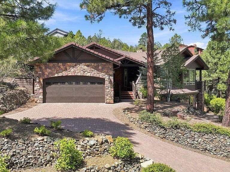 2140 Lone Oak Way photo 1