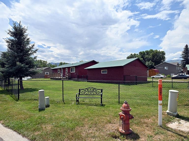 604 Cemetery Rd photo 3