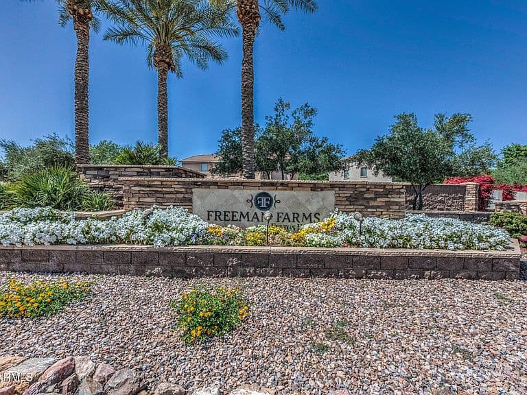 2560 E COCONINO Way photo 1