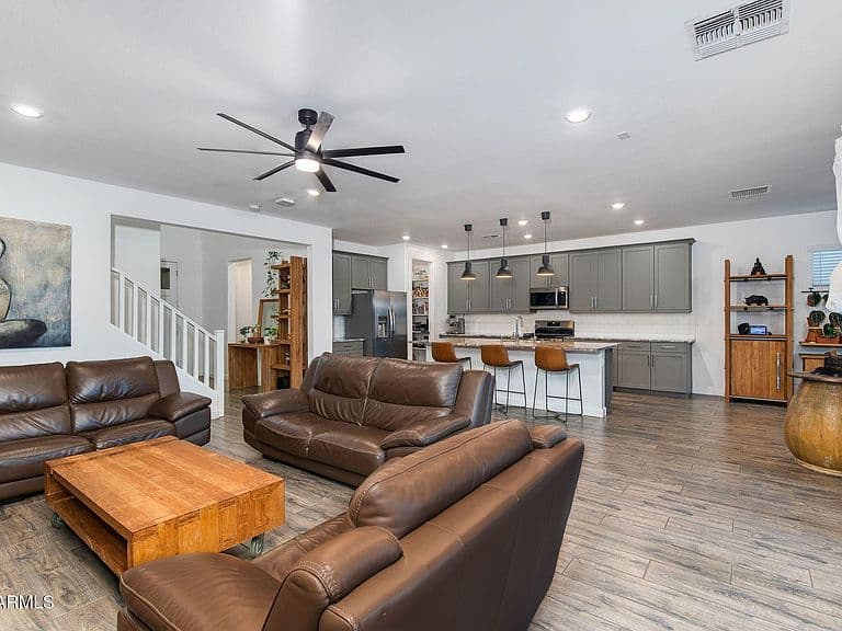 10136 E SPHERE Avenue photo 5