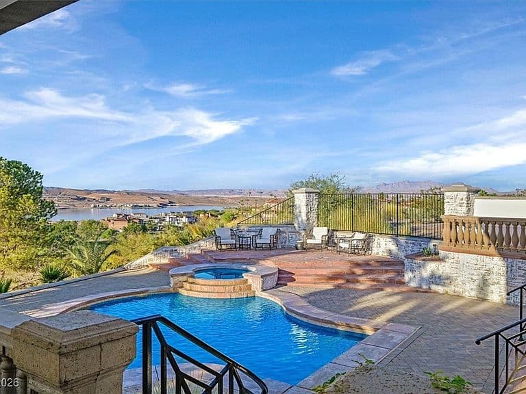 8 Rue Mediterra Dr photo 4
