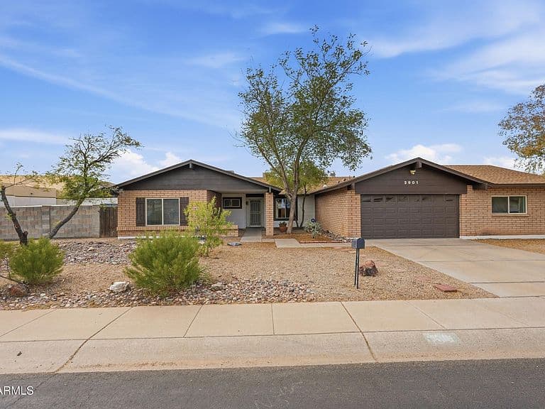 2901 W KATHLEEN Road photo 1