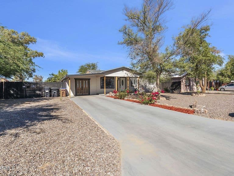 340 W LINDBERGH Avenue photo 2