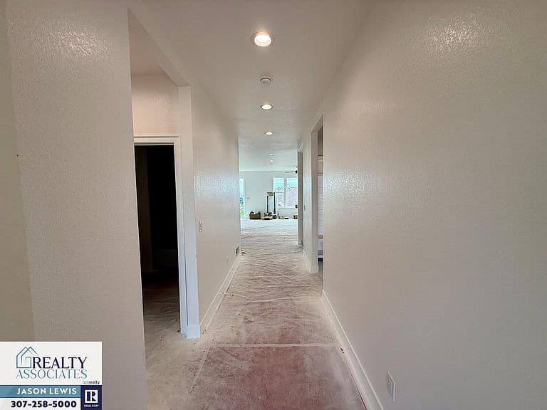 2685 Heathrow Ave photo 3
