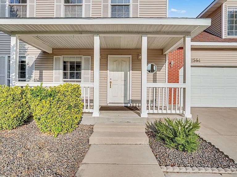 2564 N Monaco Way photo 2