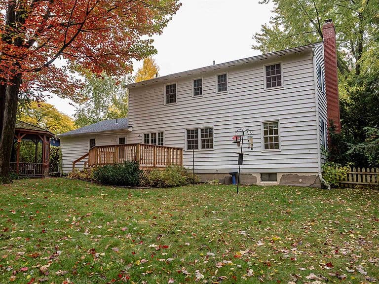 34 Imperial Drive photo 5