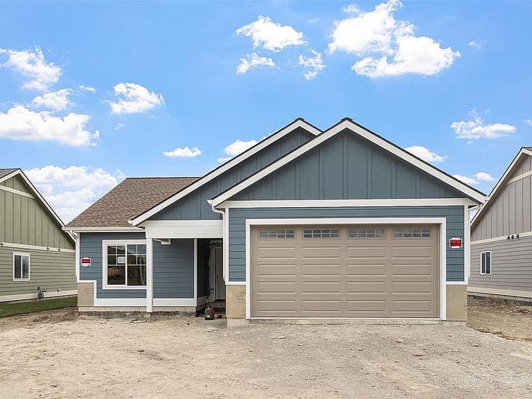 761 Foxglove Dr photo 3